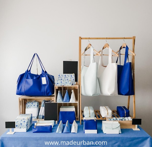 Handbag display focusing on color